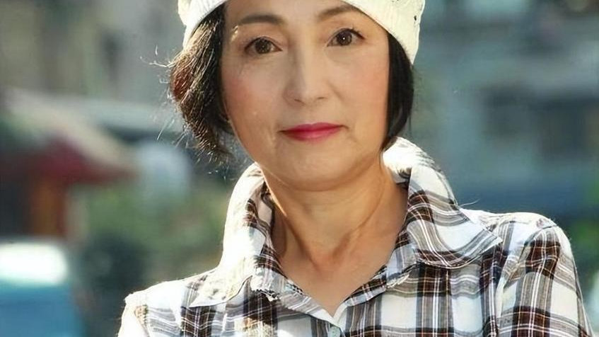 62岁石榴姐苑琼丹现身景区“打工”