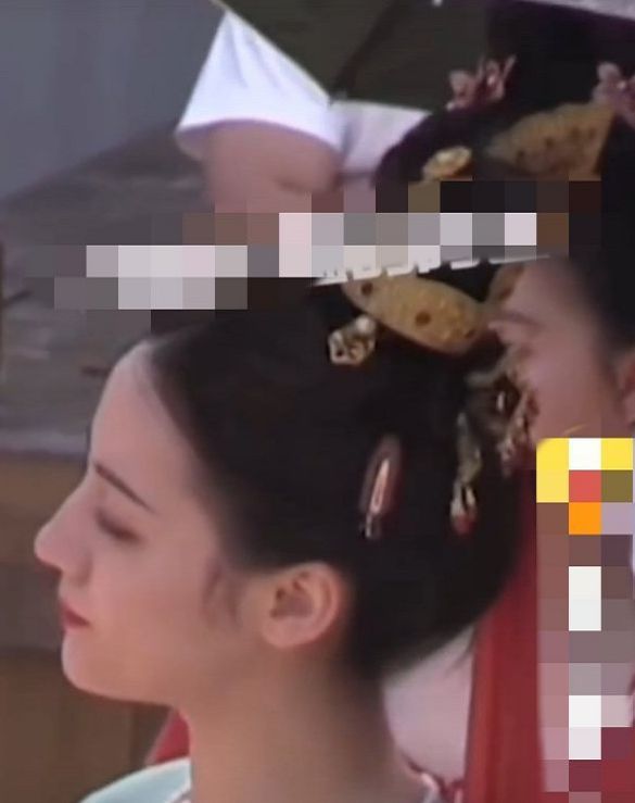 热巴和赵露思同框拍戏,生图五官被路人抓拍,才知圆脸比瓜子脸更上镜休闲区蓝鸢梦想 - Www.slyday.coM 热巴和赵露思同框拍戏,生图五官被路人抓拍,才知圆脸比瓜子脸更上镜休闲区蓝鸢梦想 - Www.slyday.coM