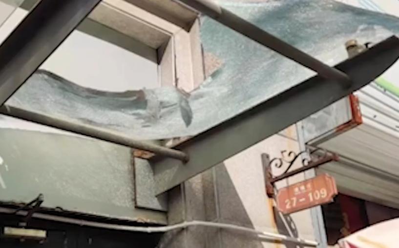 男童被陌生女子抱走后坠亡,要求看监控却被拒,女子疑有精神问题休闲区蓝鸢梦想 - Www.slyday.coM 男童被陌生女子抱走后坠亡,要求看监控却被拒,女子疑有精神问题休闲区蓝鸢梦想 - Www.slyday.coM