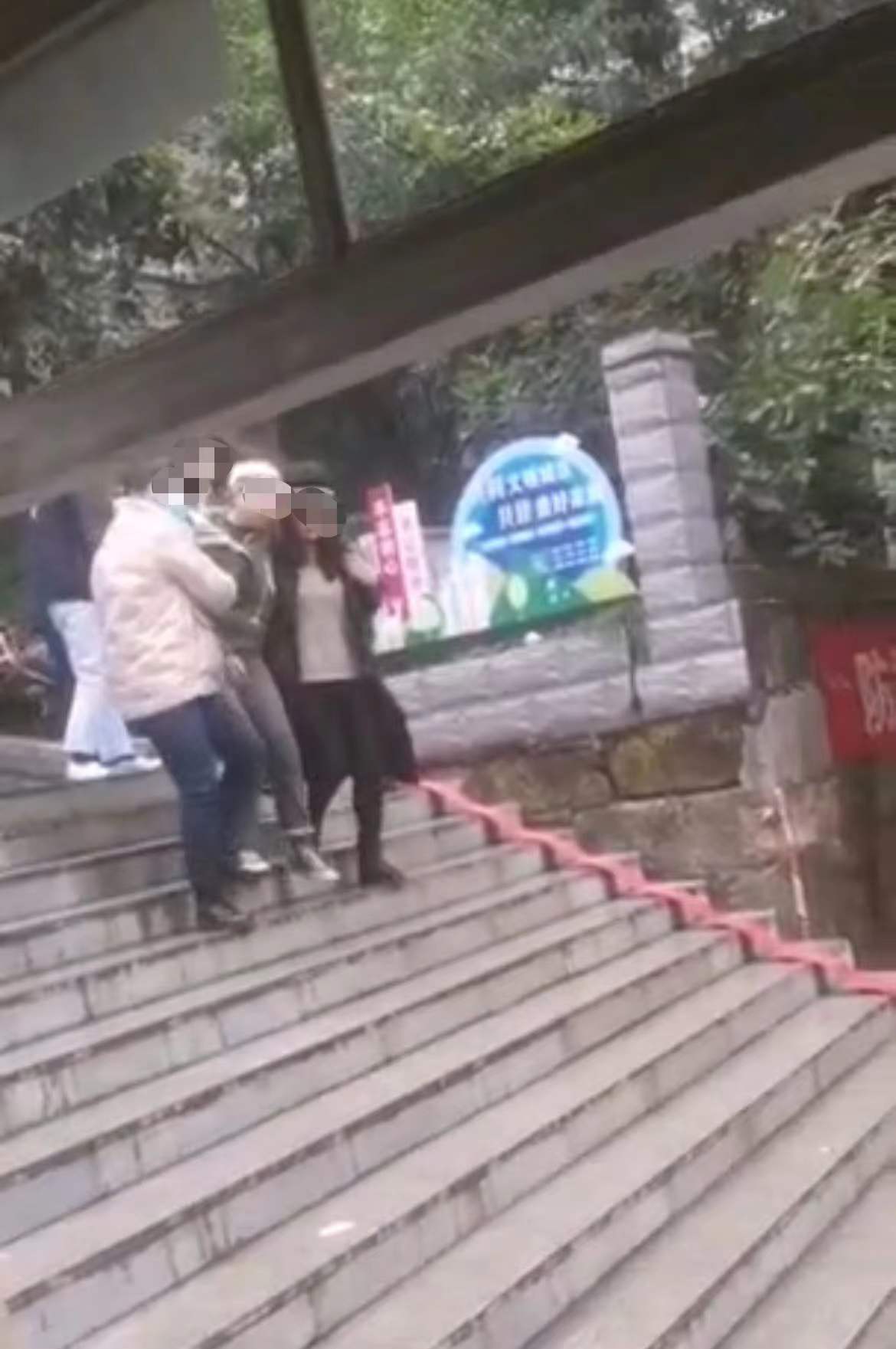 重庆武隆凤山街道办食堂坍塌20余人被困 已有9人被救出休闲区蓝鸢梦想 - Www.slyday.coM 重庆武隆凤山街道办食堂坍塌20余人被困 已有9人被救出休闲区蓝鸢梦想 - Www.slyday.coM