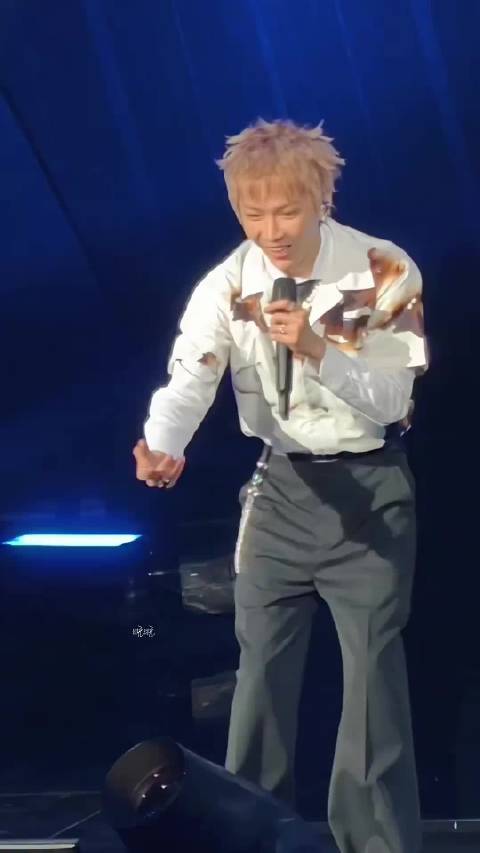 很会接的臭屁鬼