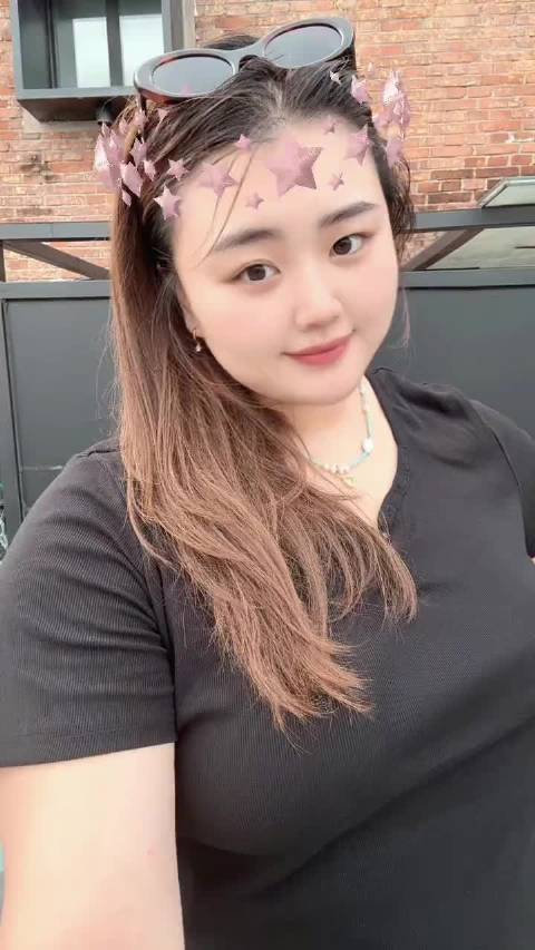 刘禹彤晒日常视频：年度最简单手势舞和最好看滤镜