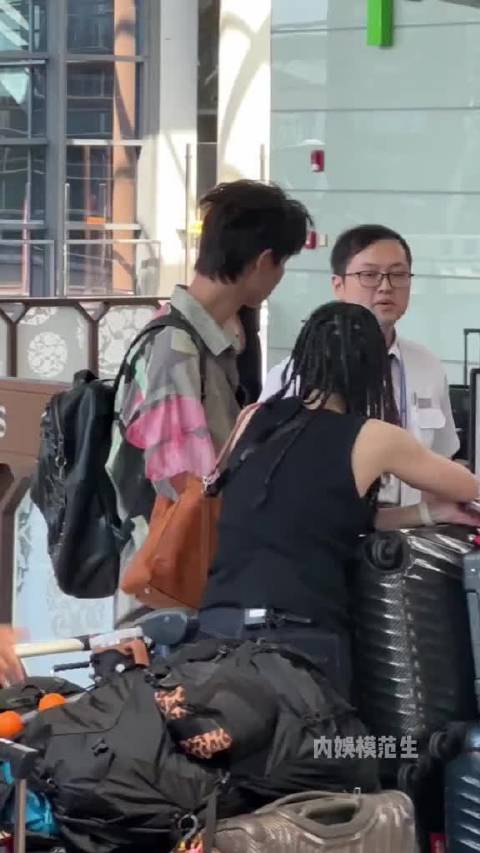 张柏芝脏脏辫造型同框柯淳，梦回26年前喜剧之王