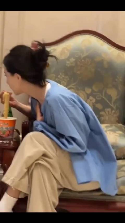 高圆圆 高圆圆 正经干饭人 女明星进食中