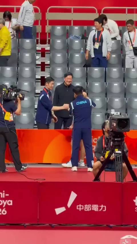 林诗栋4比3林昀儒，国乒锁定男单金银牌，会师决赛