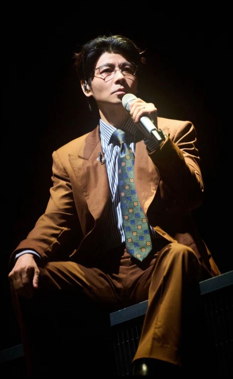 张晋独选人间惊鸿客舞台自信演绎