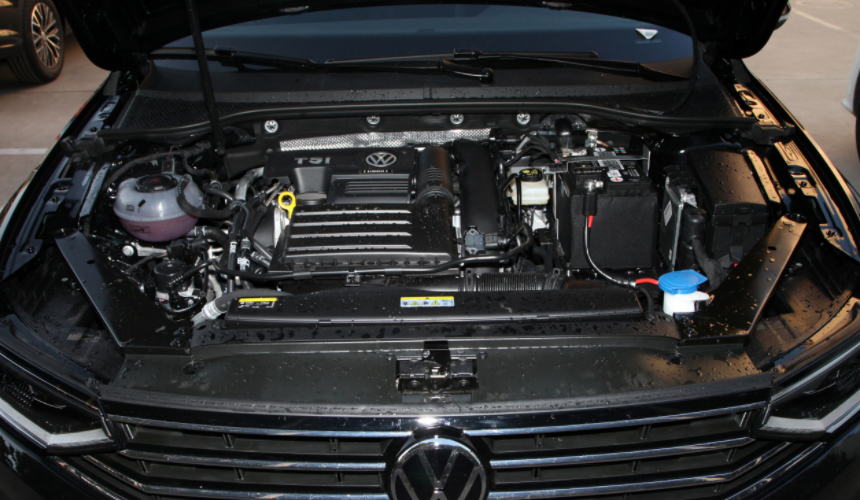 两款经典合资中型轿车PK:别克君威对比大众迈腾