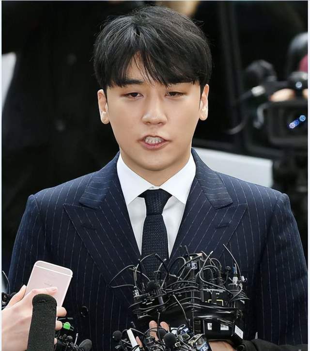 韩媒曝李胜利提前两天出狱,此前九项罪名成立,被判一年零6个月休闲区蓝鸢梦想 - Www.slyday.coM 韩媒曝李胜利提前两天出狱,此前九项罪名成立,被判一年零6个月休闲区蓝鸢梦想 - Www.slyday.coM