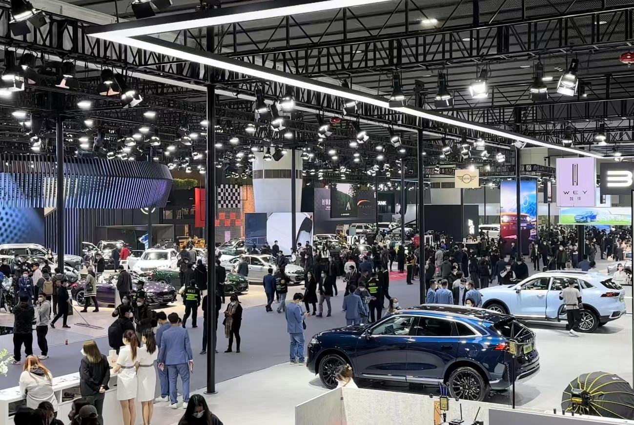 组图：汽车消费回暖 多种车型亮相广州车展