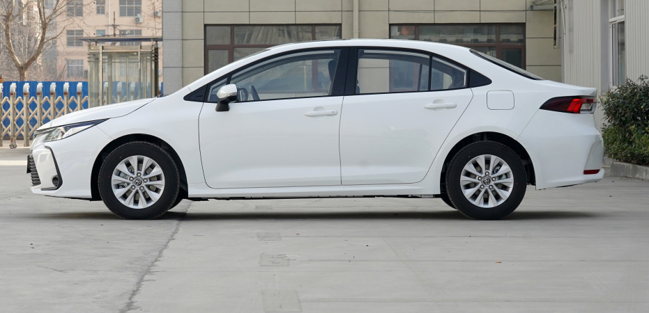 同品牌同定位同价格,卡罗拉与雷凌到底应该怎么选?