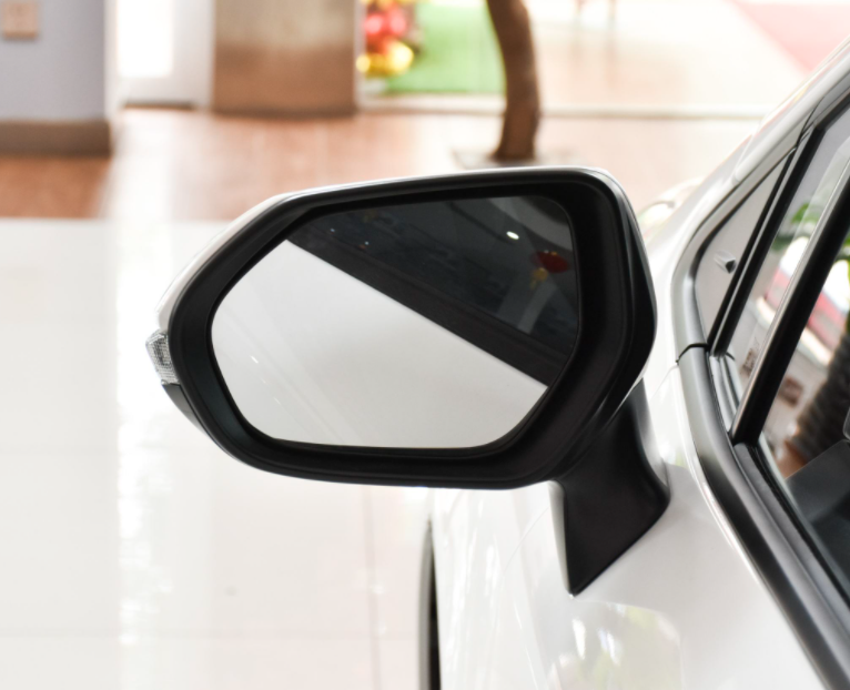 同品牌同定位同价格,卡罗拉与雷凌到底应该怎么选?