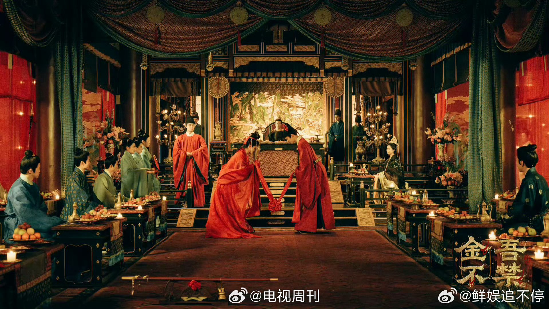 于正晒周柯宇赵晴古风大婚剧照，红妆华服甜度拉满