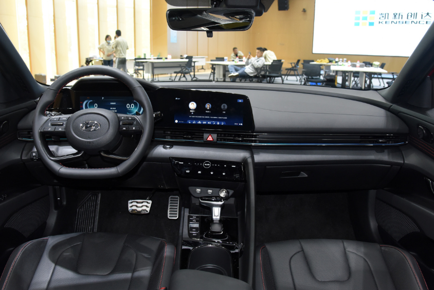 大空间合资家轿如何选?现代伊兰特对比丰田凌尚