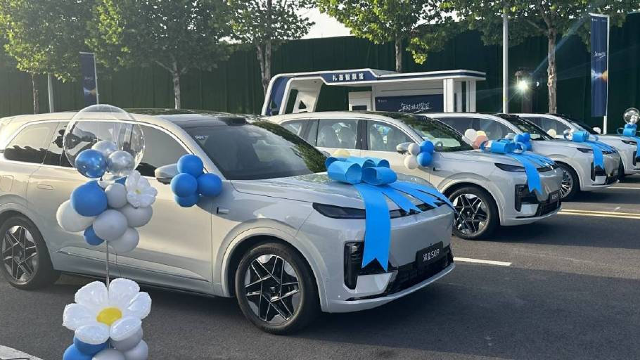 一年权益再加综合补贴后20.49万元售价！深蓝S09杀疯了