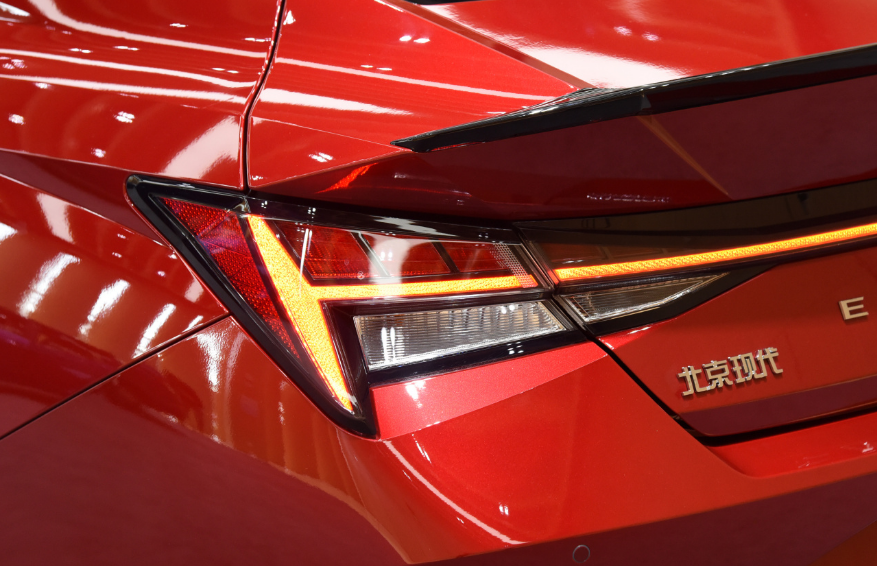 大空间合资家轿如何选?现代伊兰特对比丰田凌尚