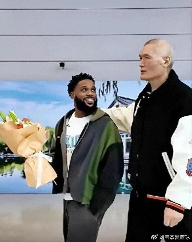 从‘基石’到‘困境’：鲍威尔的低迷表现将如何影响山东高速男篮的赛季前景？