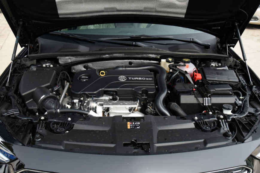 两款经典合资中型轿车PK:别克君威对比大众迈腾