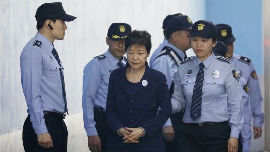 韩国总统大选将拉开序幕,候选人却丑闻不断,70岁朴槿惠成关键?休闲区蓝鸢梦想 - Www.slyday.coM 韩国总统大选将拉开序幕,候选人却丑闻不断,70岁朴槿惠成关键?休闲区蓝鸢梦想 - Www.slyday.coM