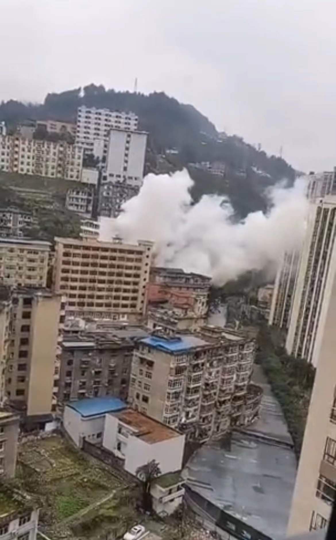 重庆武隆凤山街道办食堂坍塌20余人被困 已有9人被救出休闲区蓝鸢梦想 - Www.slyday.coM 重庆武隆凤山街道办食堂坍塌20余人被困 已有9人被救出休闲区蓝鸢梦想 - Www.slyday.coM