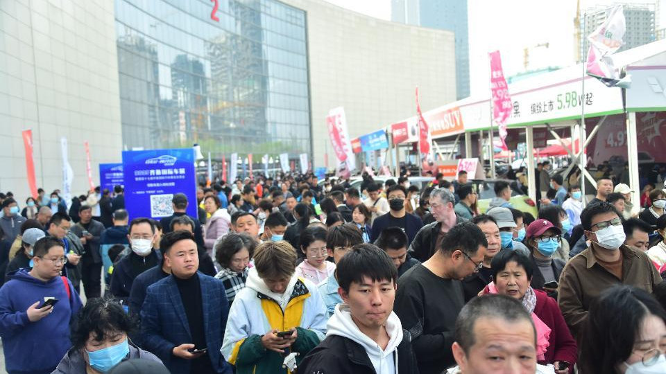 春风刮起“购车热”！齐鲁车展火爆堪比热门景区！