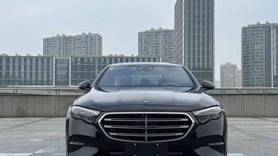 “价格战”进入白热化！奔驰E级跌至32.18万，单月热销12666台