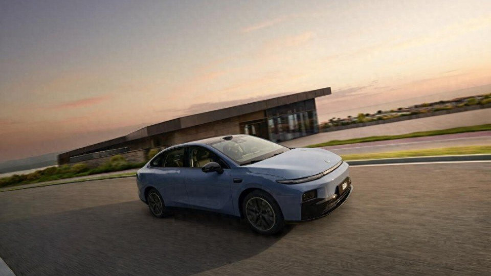 比特斯拉Model3便宜一半！续航650Km带激光雷达，顶配才11.98万