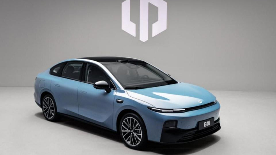 10万预算买纯电轿车，选新势力还是老将，听听老司机怎么说？