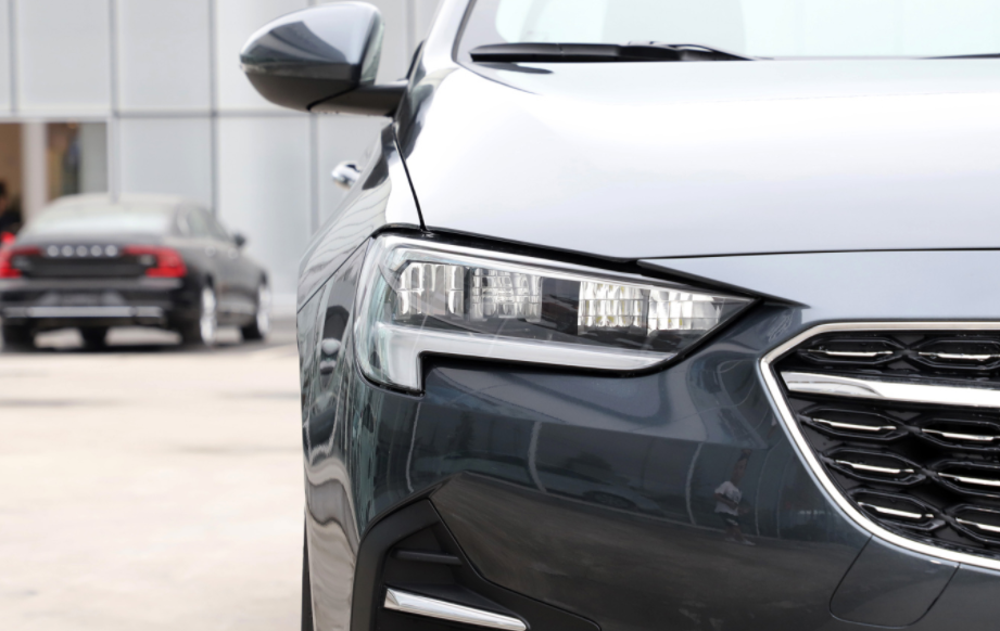 两款经典合资中型轿车PK:别克君威对比大众迈腾