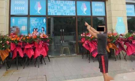 男子多次吃霸王餐后民警帮其找到工作,上一天班就嫌累不干继续去吃霸王餐休闲区蓝鸢梦想 - Www.slyday.coM 男子多次吃霸王餐后民警帮其找到工作,上一天班就嫌累不干继续去吃霸王餐休闲区蓝鸢梦想 - Www.slyday.coM