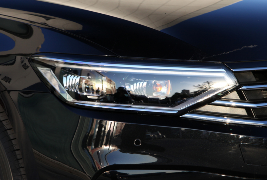 两款经典合资中型轿车PK:别克君威对比大众迈腾