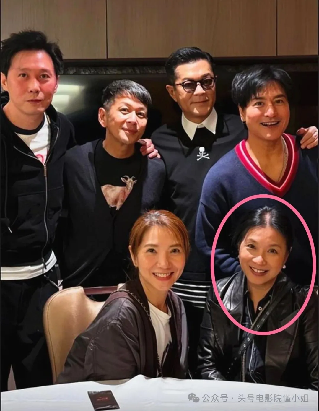 古天乐请客，95版神雕CP重聚！陆无双退圈29年：生意被坑两度流产