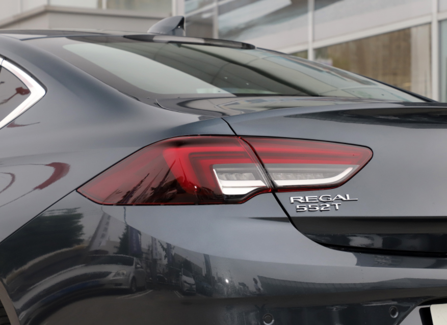 两款经典合资中型轿车PK:别克君威对比大众迈腾