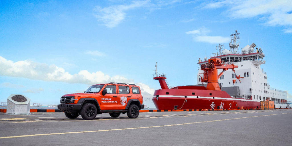 坦克300随“雪龙2”号南极科考