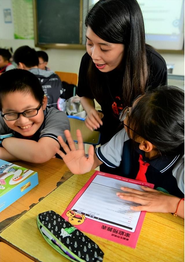 海口玉沙实验小学五年级2班的杨慧儿说,没想到父母赚钱这么不容易,赚