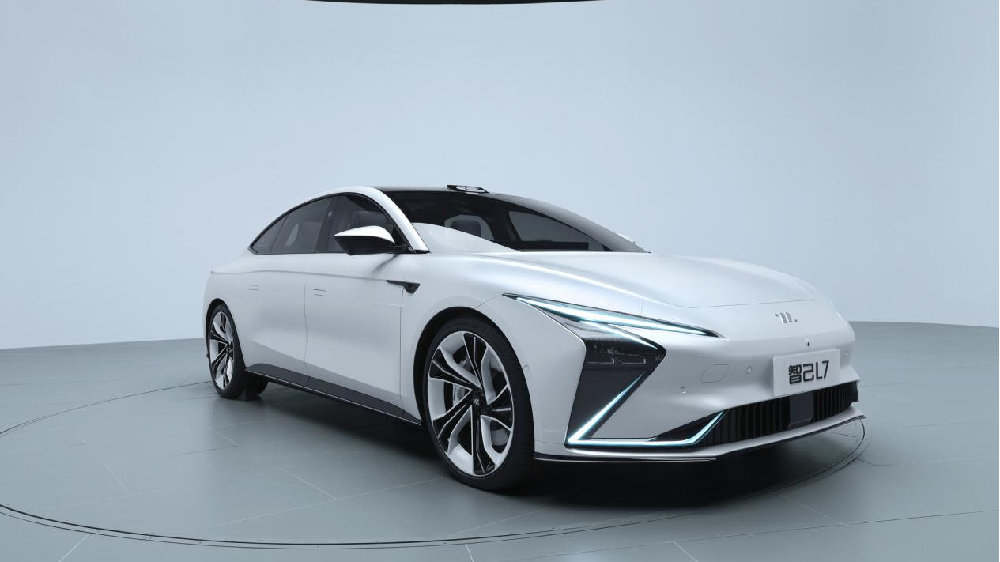 特斯拉、蔚来的劲敌，智己L7上海车展预售，39英寸巨幅连屏很吸睛