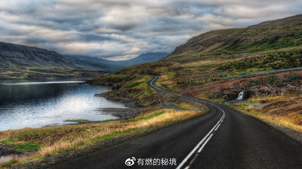 稳居头把交椅的特斯拉，有点坐不住了。