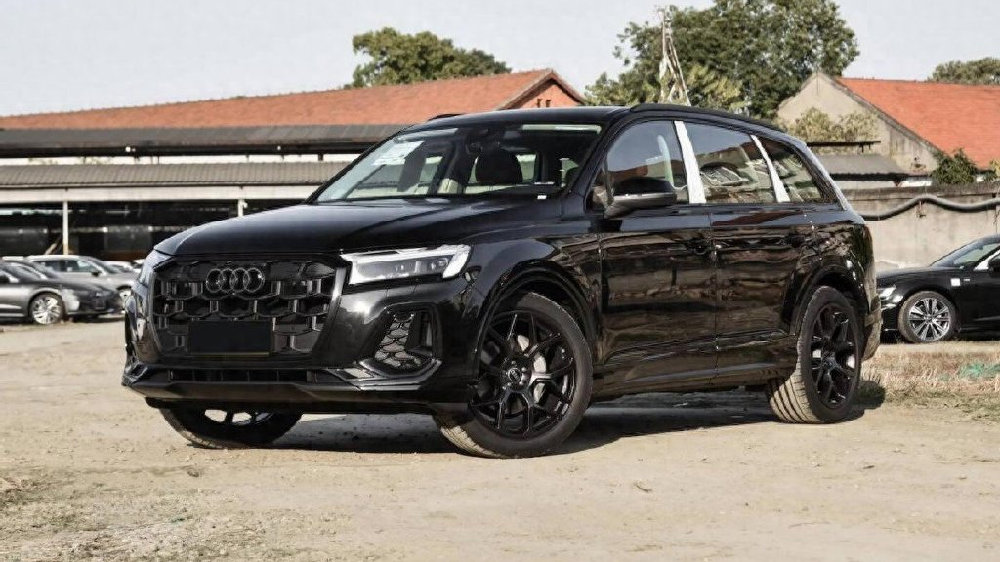 奥迪Q7的最后一搏，直接降至46万多，标配空悬+全时四驱，不香？