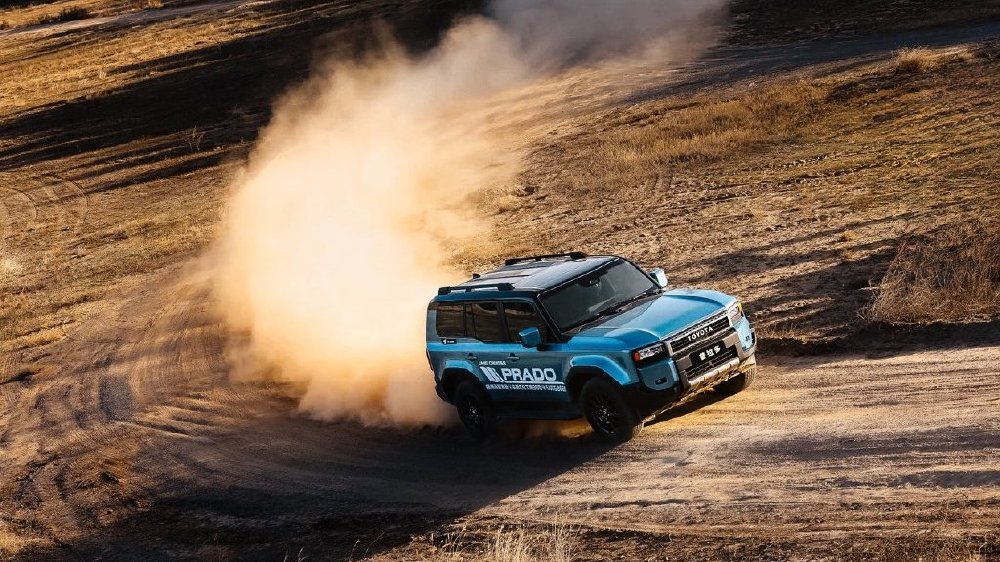 油耗低到不敢信！普拉多2.4T超级混动，百公里10.11L，极寒照样猛