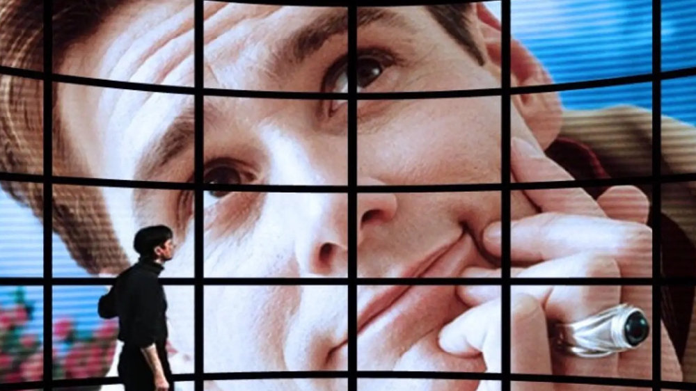 现实世界与《楚门的世界》，哪一个更现实、哪一个更残酷？