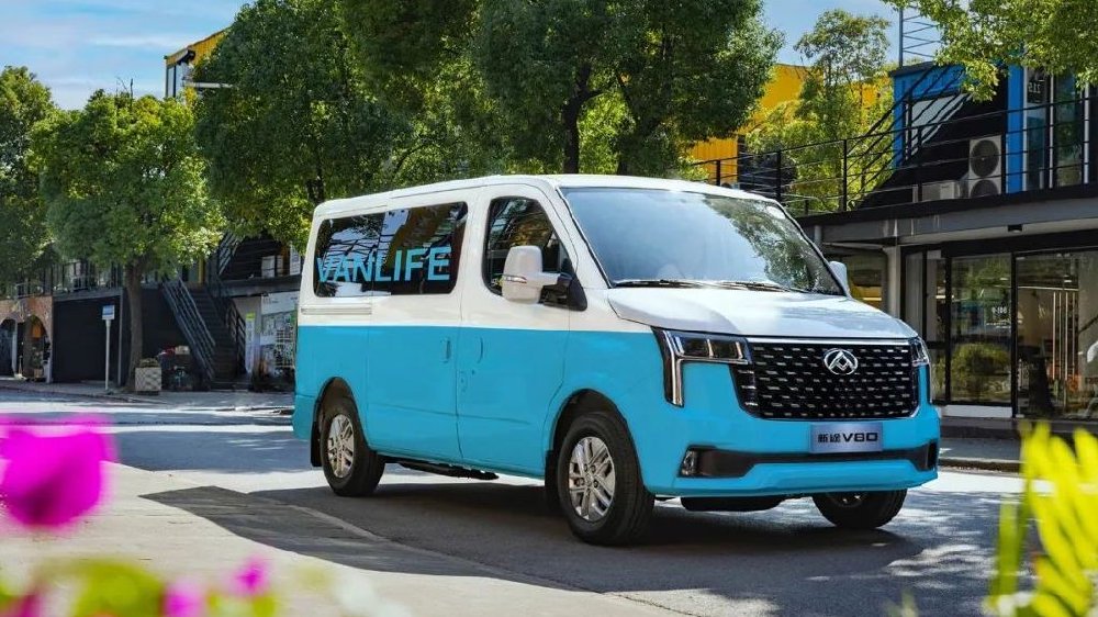 上汽大通新途V80交付长白山景区 赋能东北版巴音布鲁克旅游体验