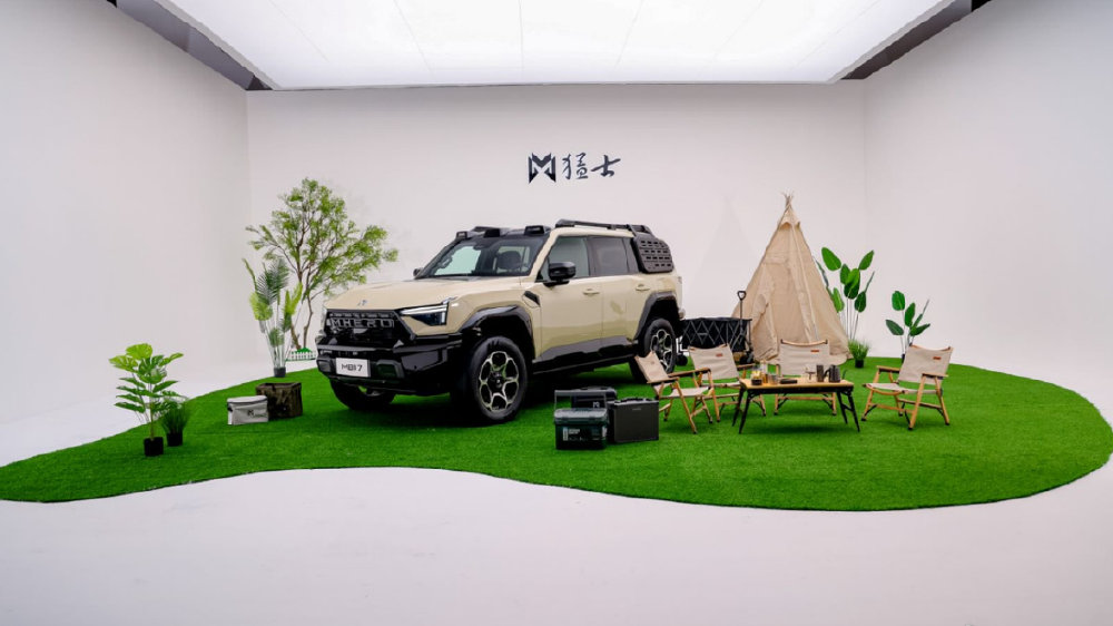 猛士M817试驾报告：硬派越野与智能科技的完美融合