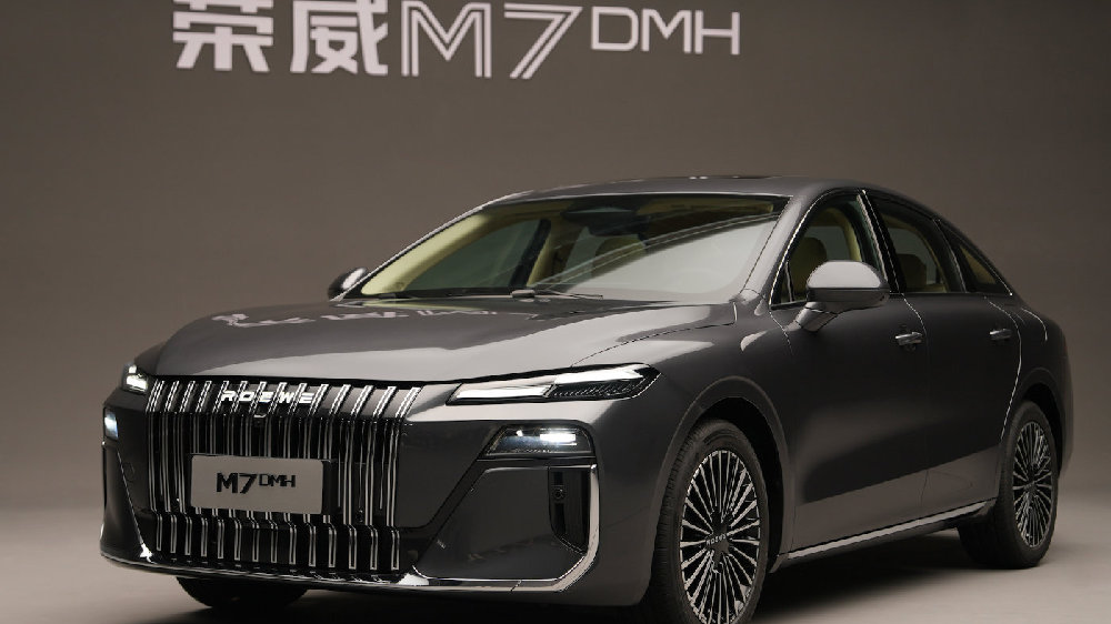 荣威M7 DMH问鼎15万级最长纯电续航B级插混轿车