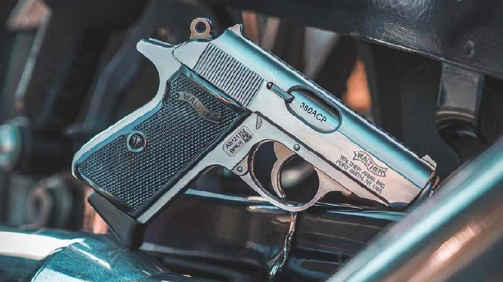 它是007贴身武器 极具德味工艺美学 既能藏于袖又能制敌于瞬