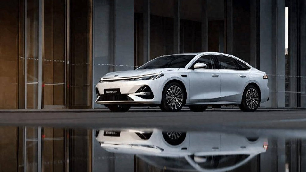 10万左右就能买到两款国产车，油耗低动力强，舒适还耐用