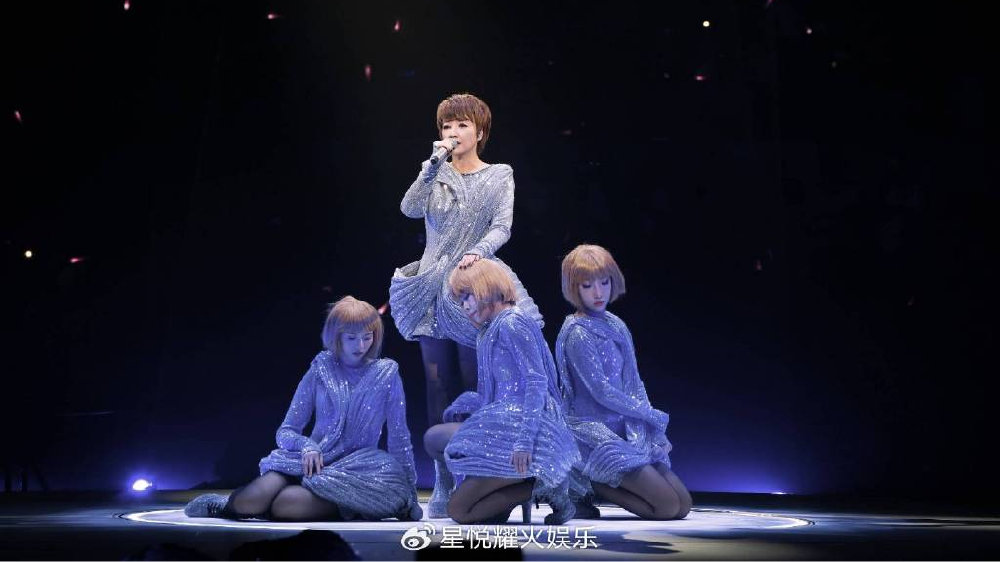 陈慧娴东莞活力开唱 粤语经典与莞城相拥