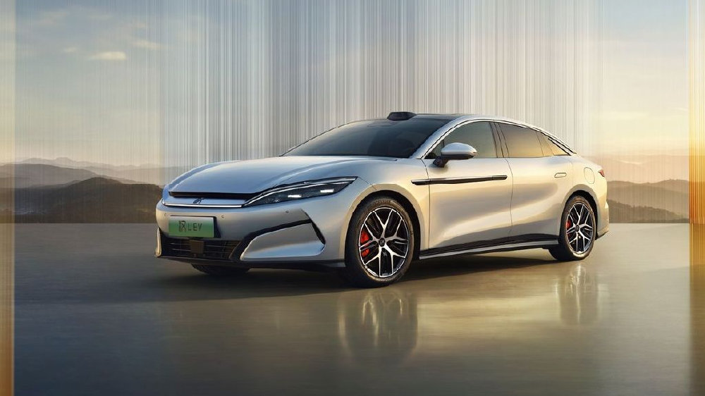 预算20多万买中大型插混轿车 领克10 EM-P和汉L怎么选？