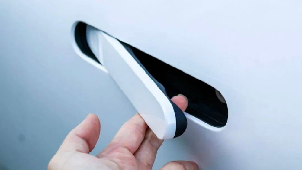 把消费者当大冤种！新能源时代，“伪创新设计”到底有多蠢多坏？