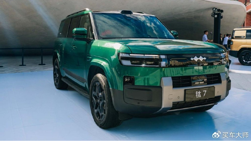 不止网红打卡！方程豹钛7凭“外酷内舒”重构20万级SUV格局