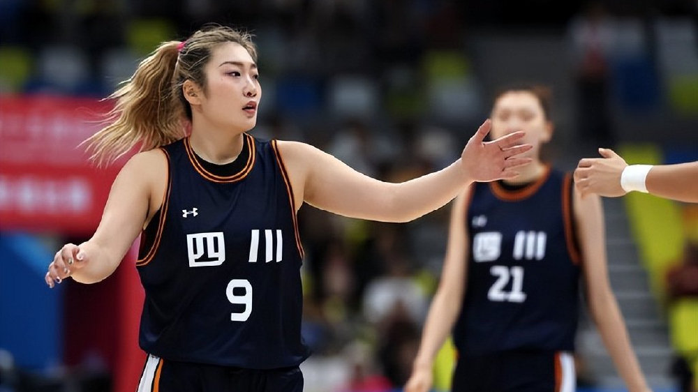 3战狂胜228分！女篮六巨头组豪阵冲冠：韩旭刘禹彤双塔无解