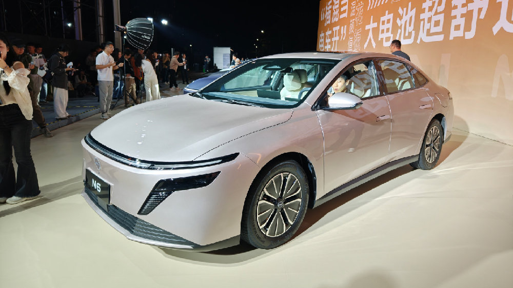 东风日产N6标配20度大电池，10万长续航插混要变天了